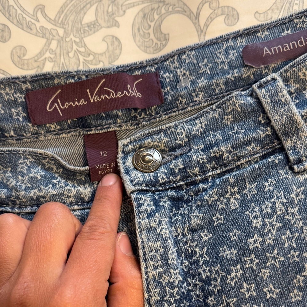 Gloria Vanderbilt Star Print Blue Jeans - Picture 4 of 7